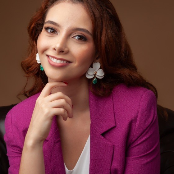 Dra. Dayane Bertanha, fonoaudióloga especialista em disfagia e linguagem para adultos e idosos